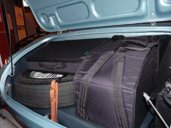 Austin Healey 3000 luggage